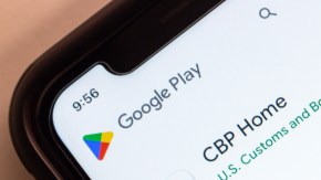 La aplicación, disponible en Apple Store y Google Play, únicamente solicita información básica personal y una fotografía reciente.